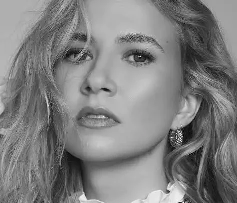 Eliza Hope Bennett Biography: Partner, Movies, Age, Height, Ethnicity, Religion, Net Worth, Songs