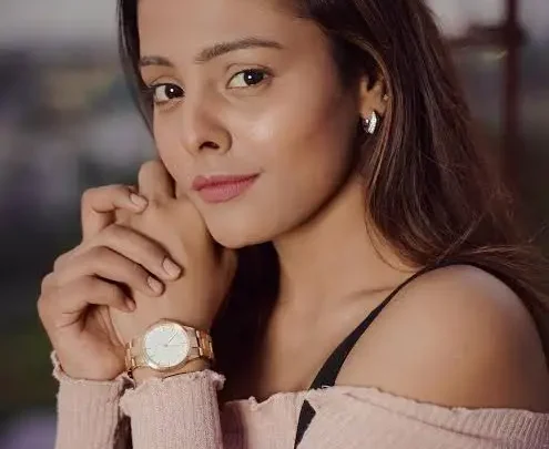 Shreya Jain Biography: Age, Net Worth, Height, Career, YouTube, Brother, Spouse, Blog