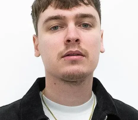 Bryan Garris Biography: Age, Net Worth, Height, Fiancée, Siblings, Career, Songs