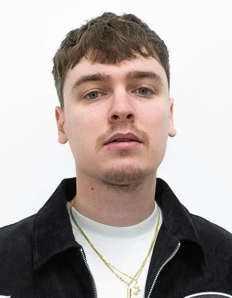 Bryan Garris Biography: Age, Net Worth, Height, Fiancée, Siblings, Career, Songs