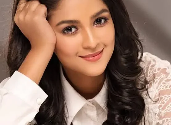 Sadia Ayman Biography: Age, Height, Net Worth, Parents, Boyfriend, Movies, Brothers