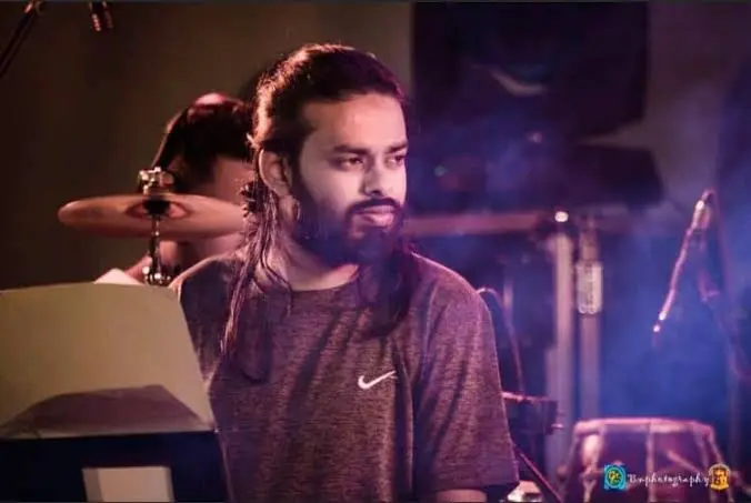 Tharindu Damsara Biography: Age, Net Worth, Height, Parents, Songs, Albums, Wife