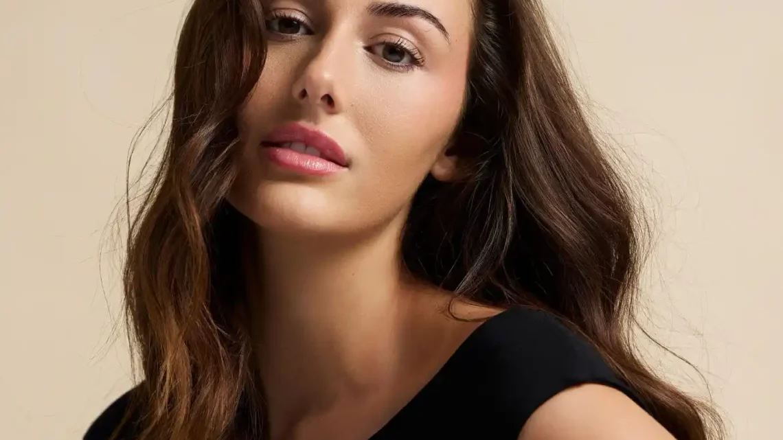 Chloe Veitch Biography: Boyfriend, Age, Net Worth, Height, Parents, Career, TV Shows