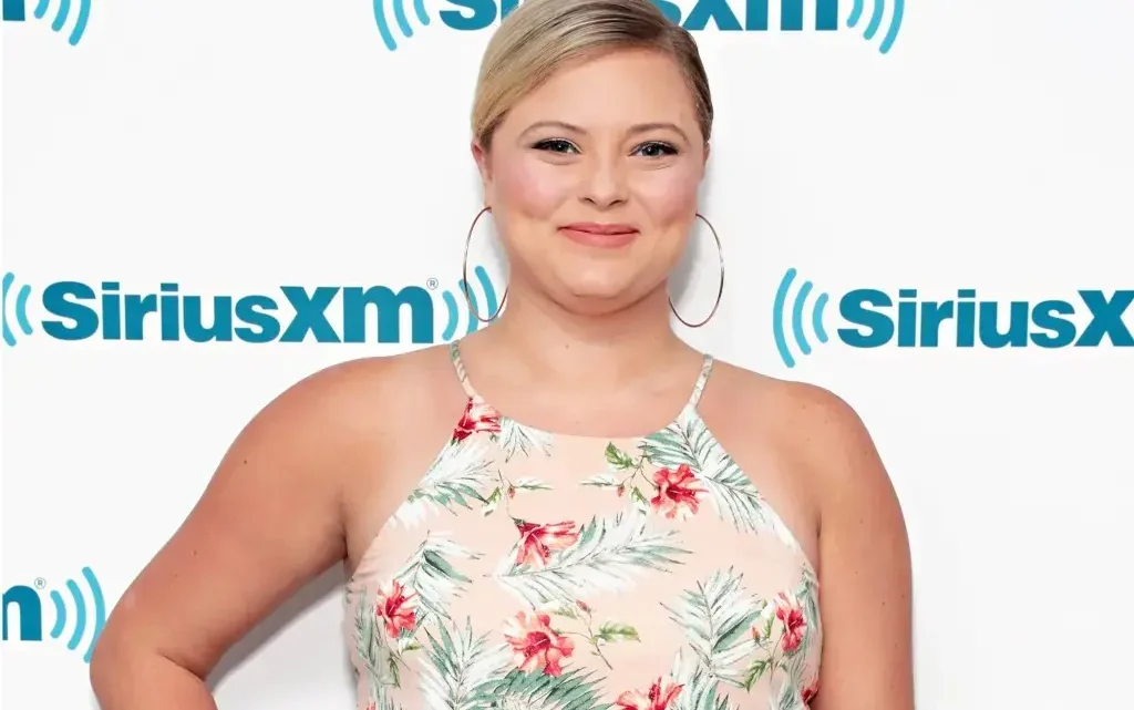 Aimee Hall Biography: Age, Net Worth, Height, Mother, Ex-Boyfriends, Career, Instagram