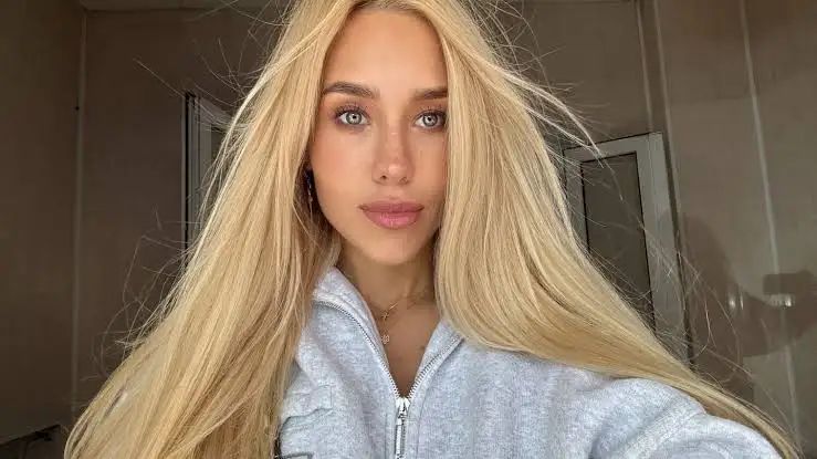 Dasha Kvitkova Biography: Ex-Husband, Net Worth, Son, Height, Age, Education, Movies, Parents, Siblings, Instagram