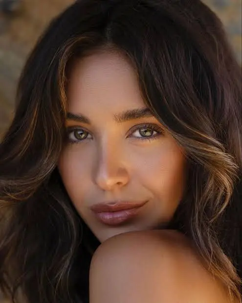 Nadia Mejia Biography: Parents, Age, Net Worth, Height, Miss Universe, Career, Husband, Songs