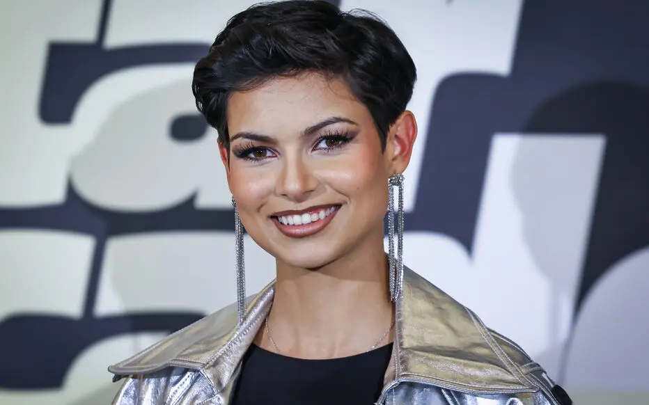 Ève Gilles Biography: Siblings, Parents, Age, Height, Net Worth, Career, Relationship