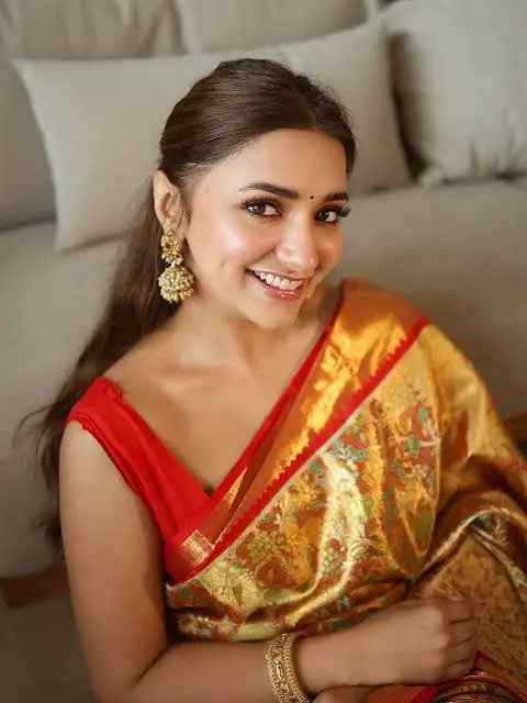 Jiya Shankar Biography: Age, Net Worth, Height, Parents, Boyfriend, Movies, TV Shows