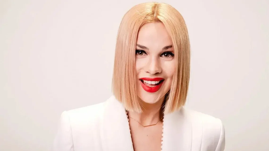 Samanta Tīna Biography: Ethnicity, Songs, Instagram, Height, Net Worth, Album, Age, Partner