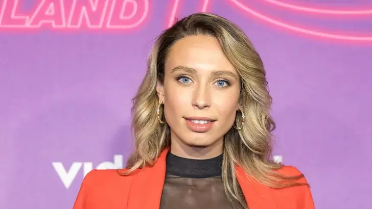 Loiza Lamers Bio: Age, Parents, Net Worth, Height, Career, Songs, Husband, Instagram