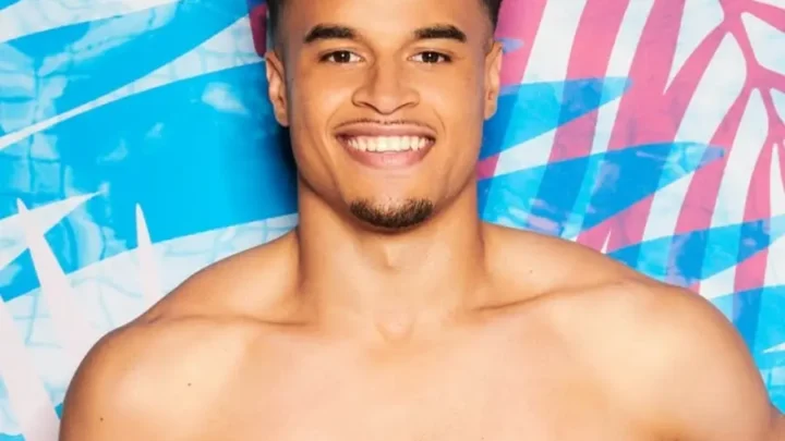 Toby Aromolaran Biography: Height, Net Worth, Girlfriend, Age, Instagram, TV Shows, Parents, Nationality, Stats, Clubs