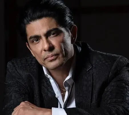 Víctor García Biography: Net Worth, Age, Wife, Children,  Height, Songs & Albums, Telenovelas, Awards, Nationality