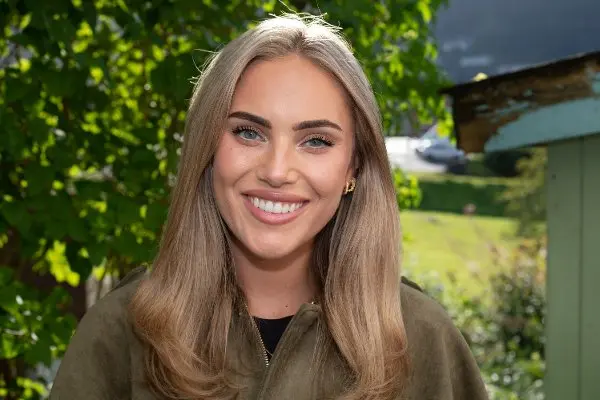 Jenny Hagen Biography: Instagram, Age, Net Worth, Height, Vlogs, Parents, Husband, Parents