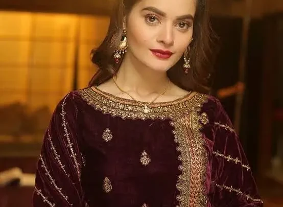 Minal Khan Biography: Parents, Age, Net Worth, Height, Husband, Son, Sister, Career, Movies