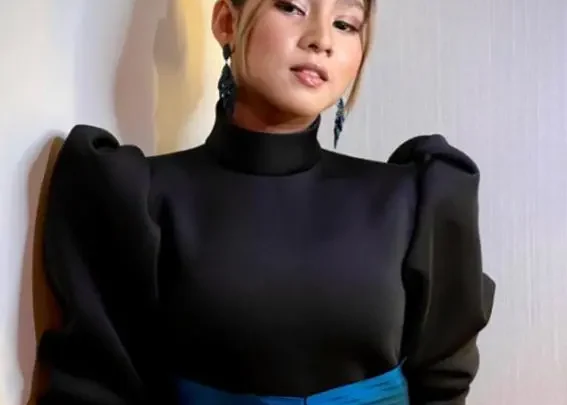 Aqeesh Aleeya Bio: Career, Age, Parents, Awards, Net Worth, Height, Songs, Boyfriend, Instagram