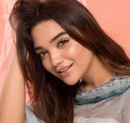 Romaisa Khan Bio: Parents, Age, Net Worth, Height, Sister, Career, Movies, Boyfriend, TikTok