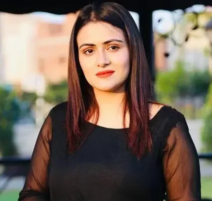 Sehar Hayat Biography: Age, Ex-Husband, Net Worth, Height, Daughter, Parents, Career, TikTok