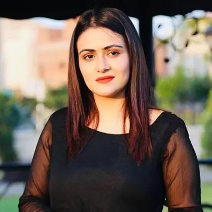Sehar Hayat Biography: Age, Ex-Husband, Net Worth, Height, Daughter, Parents, Career, TikTok