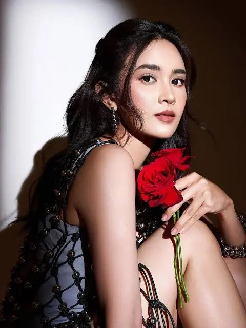 Michelle Ziudith Biography: Boyfriend, Songs, Age, Net Worth, Movies, Ethnicity, Instagram