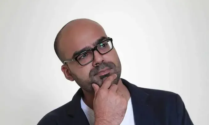 Junaid Akram Bio: Wife, Age, Net Worth, Height, Son, Parents, Podcast, YouTube