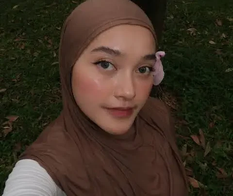 Indira Kalistha Biography: Net Worth, Age, Height, Parents, Career, YouTube, Makeup, Husband