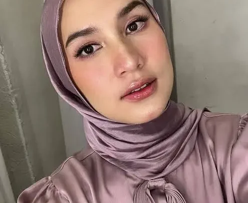 Dwi Handayani Biography: Height, Husband, Age, Net Worth, Children, Career, Parents