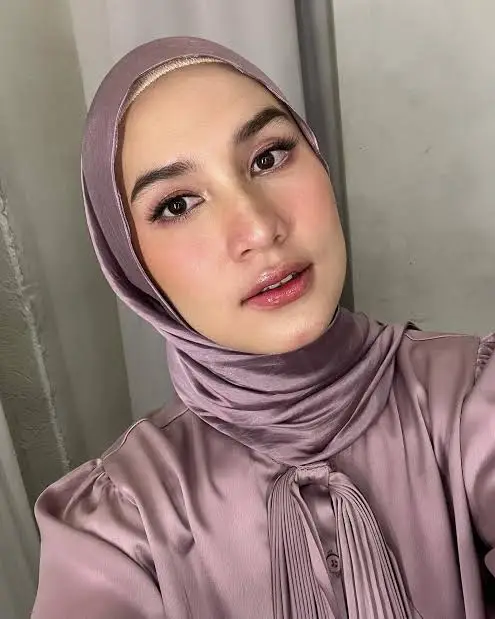 Dwi Handayani Biography: Height, Husband, Age, Net Worth, Children, Career, Parents