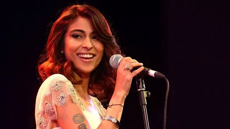 Meesha Shafi Biography: Parents, Husband, Age, Net Worth, Height, Brother, Songs, Career