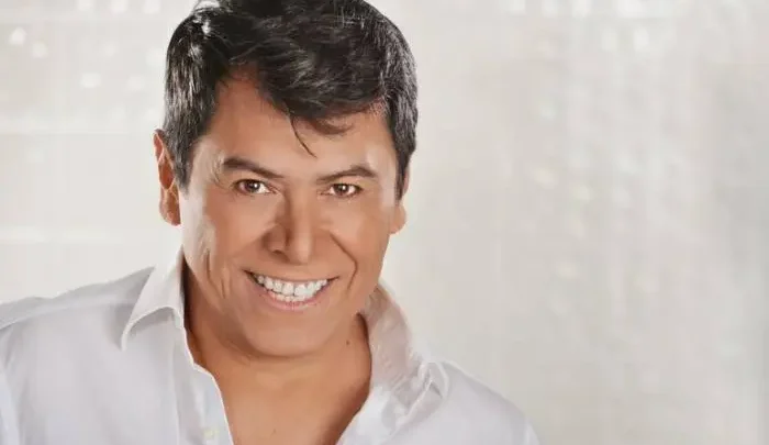 Álvaro Torres Biography: Songs, Net Worth, Age, Wife, Parents, Children, Awards, Career