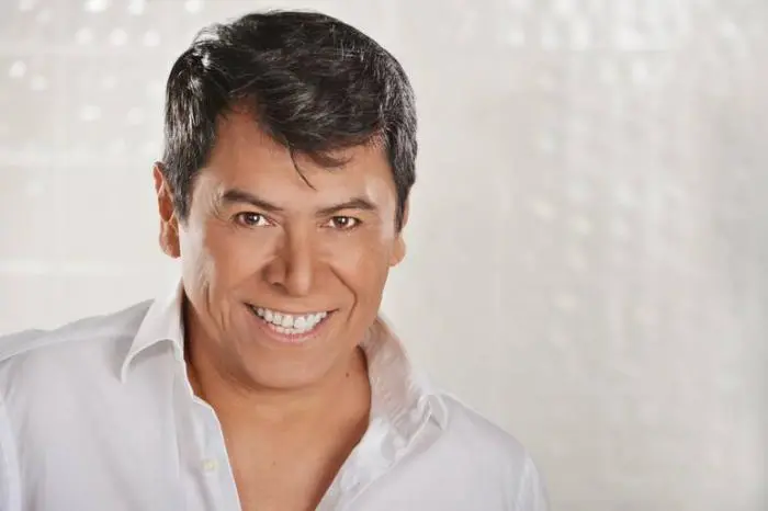 Álvaro Torres Biography: Songs, Net Worth, Age, Wife, Parents, Children, Awards, Career