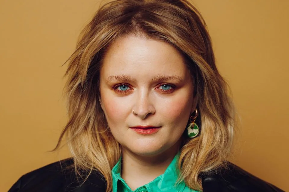 Louise McSharry Biography: Parents, Books, Awards, Ethnicity, Age, Height, Podcast, Husband, Net Worth