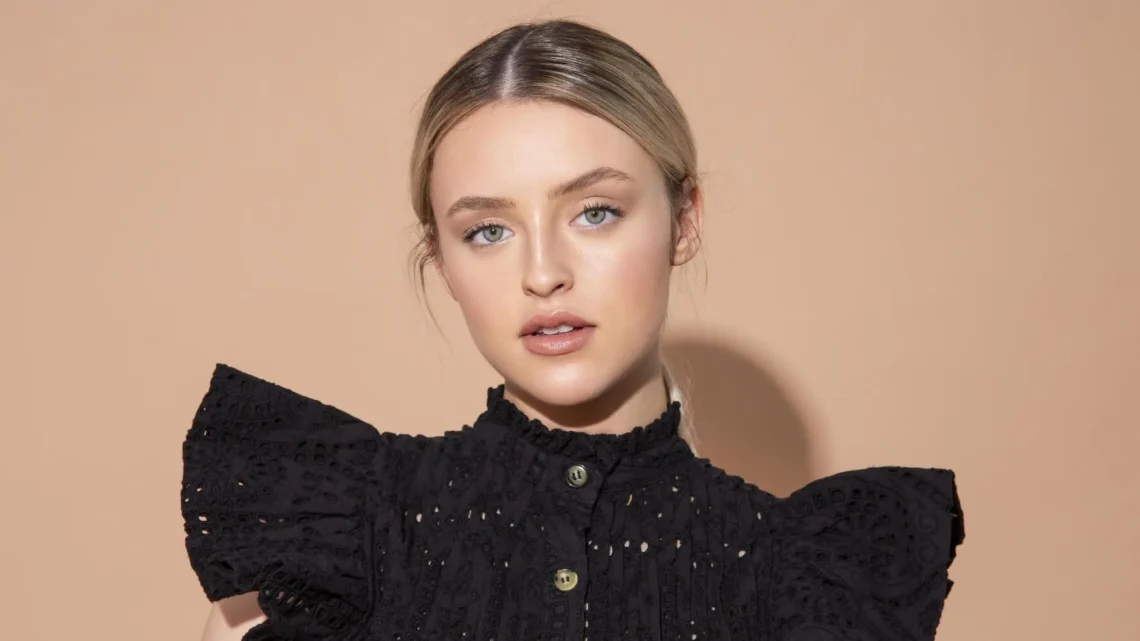 Alicia Moffet Biography: Height, Parents, Age, Net Worth, Songs, Albums, Partner, Movies