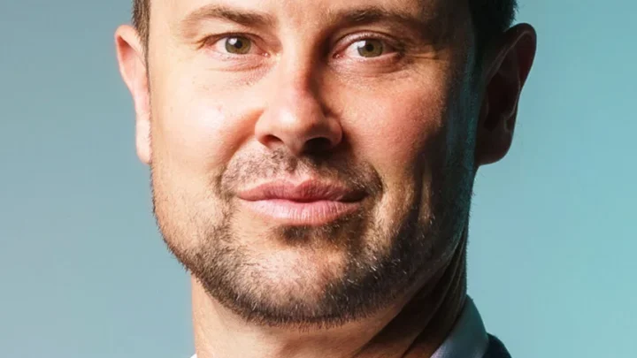 Sam Wallace Biography: Parents, Age, Tv Shows, Wife, Awards, Ethnicity, Net Worth