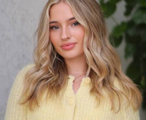 Cosette Rinab Bio: Age, Net Worth, Height, Parents, Siblings, Career, Instagram, Boyfriend