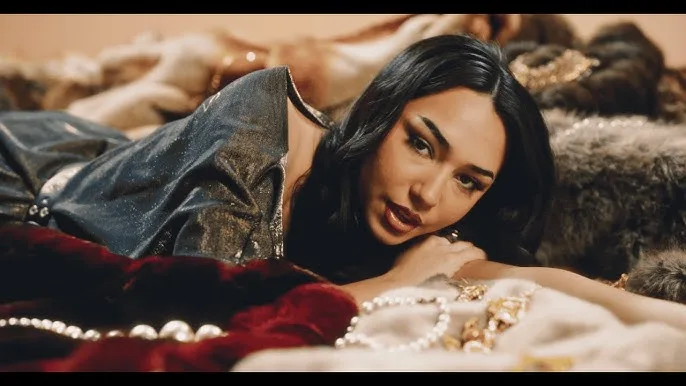 Elle Darlington Biography: Parents, Songs, Net Worth, Awards, Ethnicity, Age, Instagram, Height