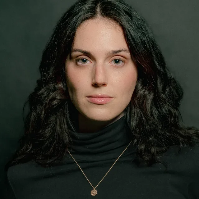 Eva Victor Biography: Books, Ethnicity, Age, Movies, Height, Parents, Net Worth, Awards