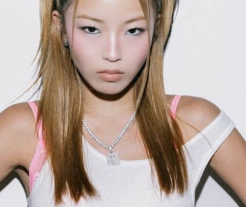 Hina Yoshihara Biography: Boyfriend, Songs, Parents, Tours, Net Worth, Height, Awards, Age, Nationality