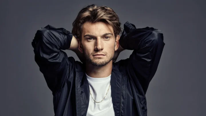 Thomas Hayes Bio: Net Worth, Age, Songs, Height, Parents, Spouse, Movies & TV Shows