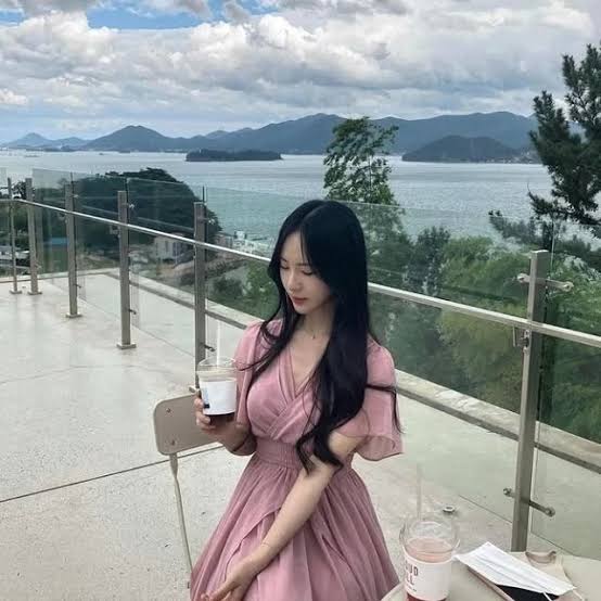 Jihyunkkung Biography: Age, Husband, Net Worth, YouTube Career & Lifestyle, Height, Instagram