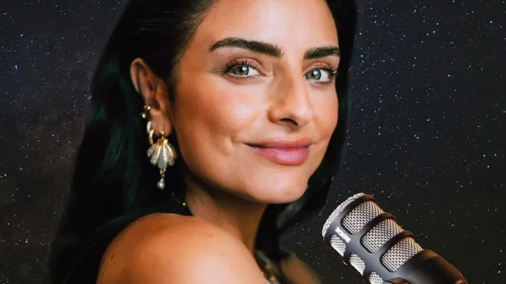 Aislinn Derbez Bio: Daughter, Age, Net Worth, Height, Parents, Movies & TV Shows, Ex-Husband, Business