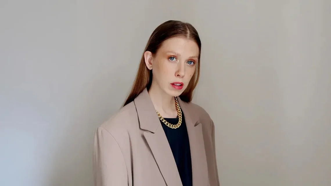 Jenny Mustard Biography: Books, Awards, Husband, Age, Height, Ethnicity, YouTube, Net Worth