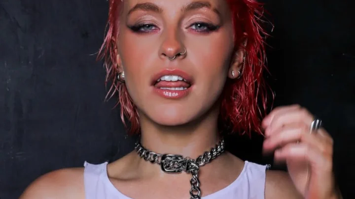 Beth McCarthy Biography: Parents, Net Worth, Awards, Songs, Ethnicity, Age, Height, Partner