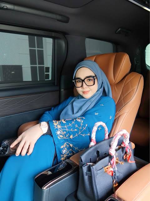 Farhana Zahra Biography: Net Worth, Daughter, Age, Business, Husband, Parents, Height