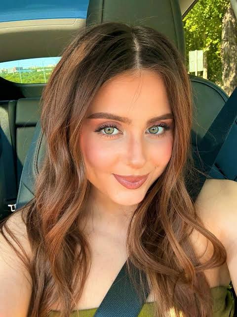 RoRo Bueno Biography: Age, Boyfriend, Net Worth, Height, Cookbook, Parents, Career