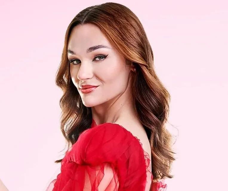 Tone Sekelius Biography: Age, Net Worth, Height, Sister, Songs, YouTube, Career, Husband