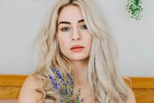 Katie Snooks Biography: Ethnicity, Instagram, Age, Height, Vlogs, Parents, Net Worth