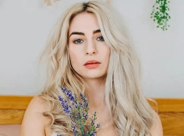 Katie Snooks Biography: Ethnicity, Instagram, Age, Height, Vlogs, Parents, Net Worth