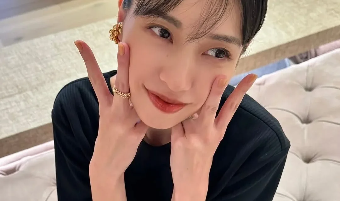 Erika Toda Biography: Siblings, Husband, Age, Kids, Height, Net Worth, Parents, Movies & TV Shows, Books