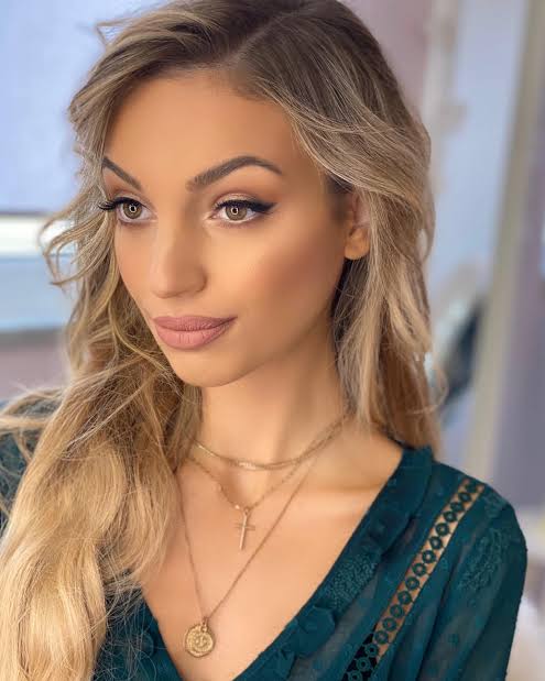 Manuella Emmanoulopoulou Biography: Instagram, Net Worth, Boyfriend, Age, Height, Ethnicity, Religion