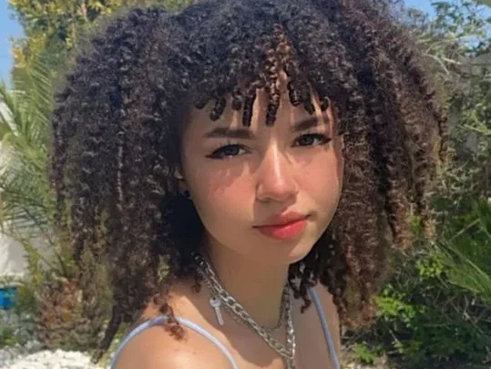 Larissa Kimberlly Biography: Age, TikTok, Wiki, Parents, Net Worth, Height, Boyfriend, YouTube